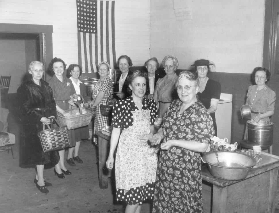 Women volunteers working at the Union Station Canteen in Marion, Ohio, February 1943. Via Ohio Memory.